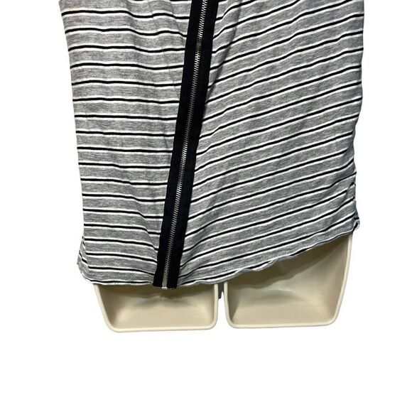 Calvin Klein Women’s Asymmetrical Stripped Shirt With Zipper Back Size Medium - Picture 7 of 14